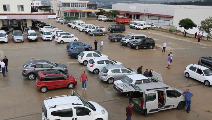 İkinci el oto pazarı, cumartesi gününe alınınca işler bıçak gibi kesildi