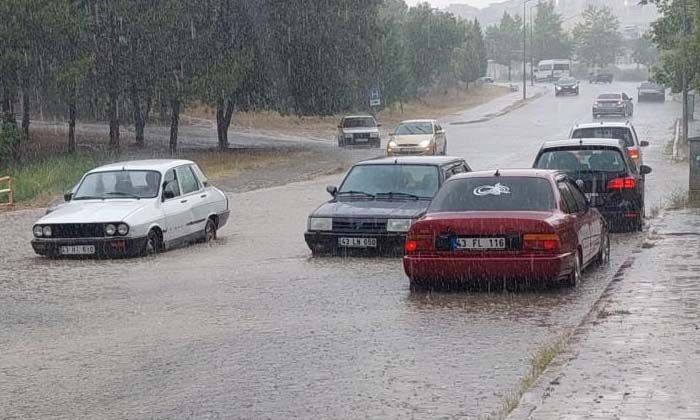 Kütahya’yı sel aldı, Aydın ve Muğla’ya uyarı geldi
