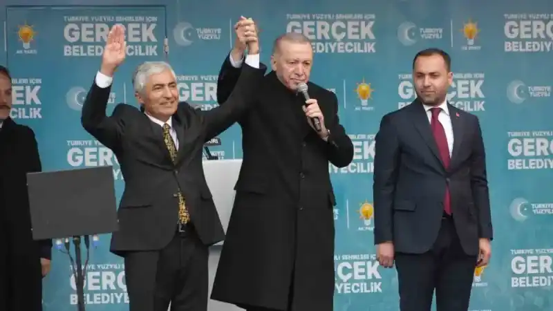 Cumhurbaşkanı Erdoğan: "Özgür efendinin tüm Türkiye’ye özür borcu var" Cumhurbaşkanı Erdoğan: "Özgür efendinin tüm Türkiye’ye özür borcu var"