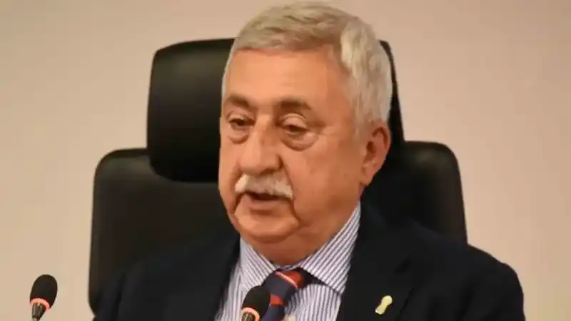 TESK Başkanı Palandöken: “Vatandaş sırf ucuz diye aldıkları ürünlerle sağlıklarının kötü etkilenmesine müsaade etmesin” TESK Başkanı Palandöken: “Vatandaş sırf ucuz diye aldıkları ürünlerle sağlıklarının kötü etkilenmesine müsaade etmesin”