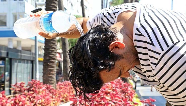 Uzmanından kronik hastalığı olanlara uyarı: Sıcaklarda sıvı tüketimi önemli