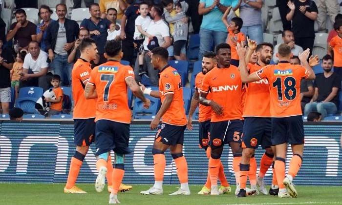 Medipol Başakşehir’den lige fırtına gibi başlangıç: 4 – 0