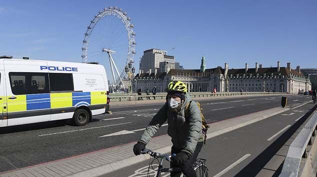 İngiltere’de sokağa çıkmaya sınırlama getirildi