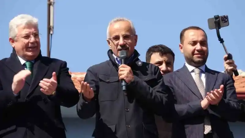 Bakan Uraloğlu: “Ülkemizin her tarafını bölünmüş yollarla, örümcek ağı gibi ördük” Bakan Uraloğlu: “Ülkemizin her tarafını bölünmüş yollarla, örümcek ağı gibi ördük”