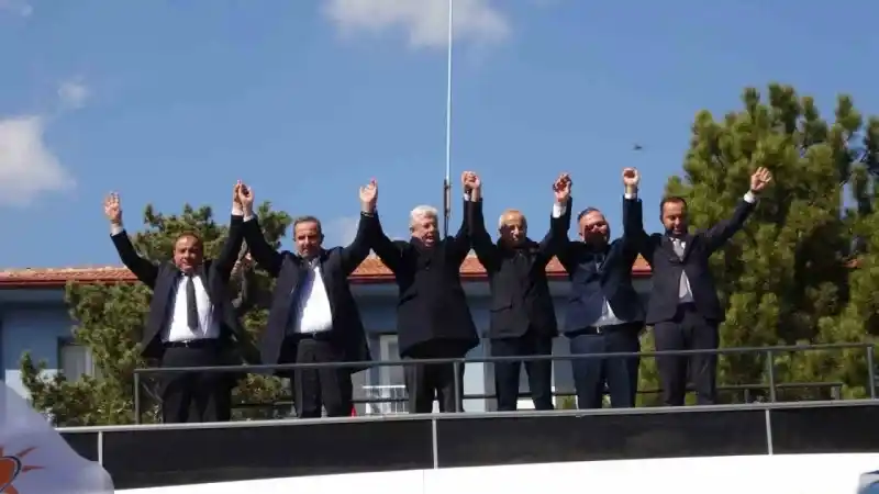 Bakan Uraloğlu: “Ülkemizin her tarafını bölünmüş yollarla, örümcek ağı gibi ördük” Bakan Uraloğlu: “Ülkemizin her tarafını bölünmüş yollarla, örümcek ağı gibi ördük”