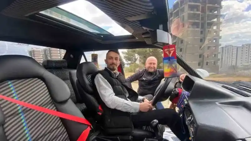 Dışı Tofaş, içi BMW otomobiline gözü gibi bakıyor Dışı Tofaş, içi BMW otomobiline gözü gibi bakıyor