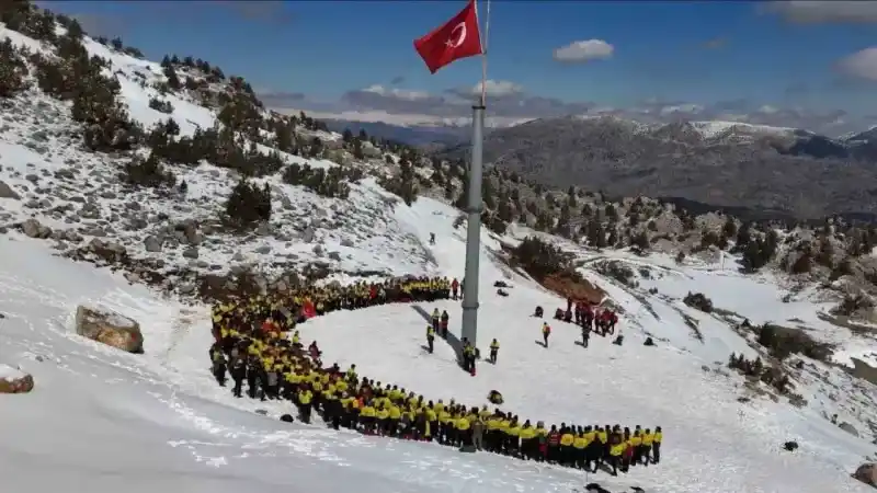 Yazıcıoğlu, ölümünün 15. yıldönümünde Keş Dağı’nda anıldı Yazıcıoğlu, ölümünün 15. yıldönümünde Keş Dağı’nda anıldı