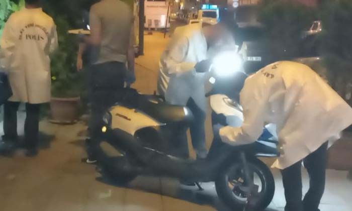 Küçükçekmece’de motosikletle gelip bir kişiyi öldürdüler
