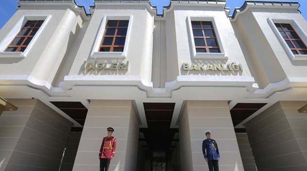 İçişleri Bakanlığı 8 belediye başkanını görevden aldı