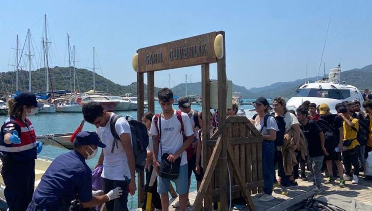 Kekova Adası’na bırakılan 160 düzensiz göçmen yakalandı