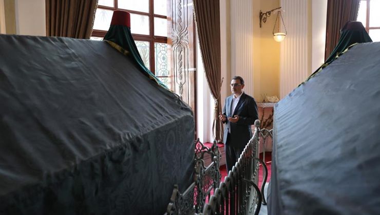 Bakan Dönmez’den II. Abdülhamid Han Türbesi’ne anlamlı ziyaret