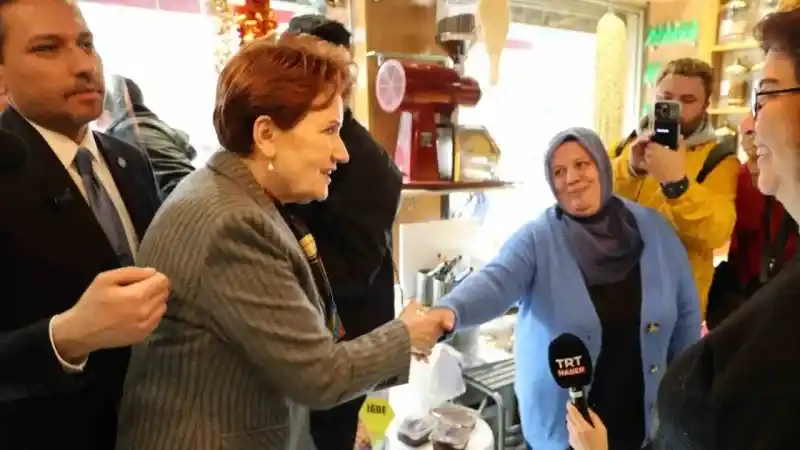 Meral Akşener Eskişehir’de esnaf ziyareti gerçekleştirdi