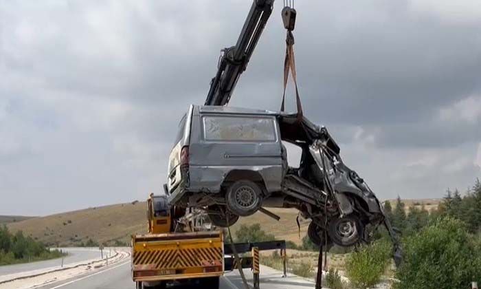 Afyonkarahisar’da 7 metrelik menfezden düşen minibüste iki kişi hayatını kaybetti