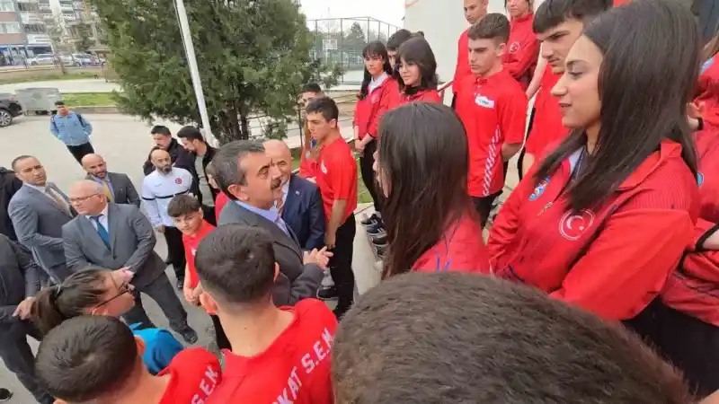 Bakan Tekin acı haberi Tokat’ta aldı, programlarını yarıda kesip Ankara’ya döndü