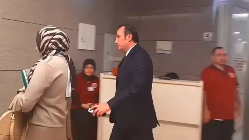 Sosyal medyadaki ‘para sayma’ görüntülerine ilişkin İş Adamı Hüseyin Köksal ifade verdi Sosyal medyadaki ‘para sayma’ görüntülerine ilişkin İş Adamı Hüseyin Köksal ifade verdi