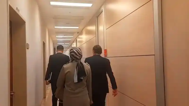 Sosyal medyadaki ‘para sayma’ görüntülerine ilişkin İş Adamı Hüseyin Köksal ifade verdi Sosyal medyadaki ‘para sayma’ görüntülerine ilişkin İş Adamı Hüseyin Köksal ifade verdi