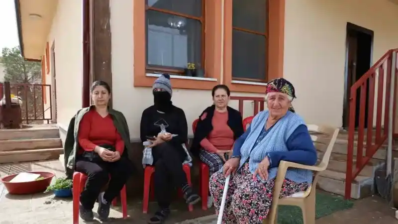 Depremin merkezinde depremzedeler bir bir evlerine yerleşiyor