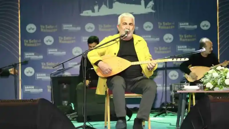 Esat Kabaklı Elazığlılarla buluştu