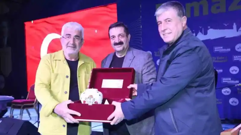 Esat Kabaklı Elazığlılarla buluştu