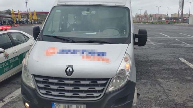 İstanbul’da koronavirüs tedbirlerine uymayan minibüse ceza kesildi