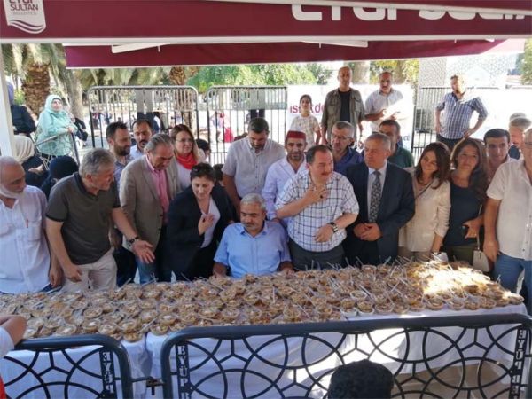 Tokkon’dan Eyüpsultan’da aşure ikramı