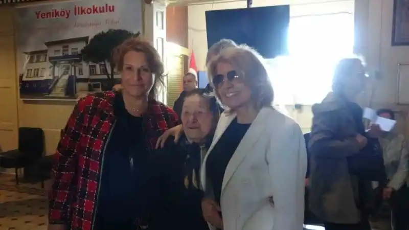 Eski Başbakan Tansu Çiller oyunu kullandı Eski Başbakan Tansu Çiller oyunu kullandı