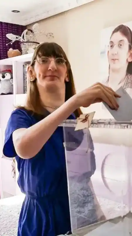 5 dünya rekoru bulunan “Dünyanın en uzun boylu kadını” oyunu kullandı