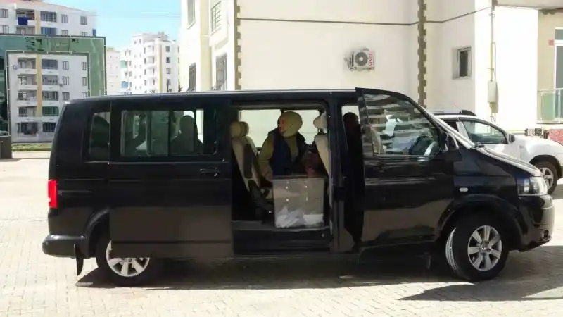 Diyarbakır’da bazı seçmenler evlerine götürülen ‘seyyar sandık’ ile oyunu kullandı Diyarbakır’da bazı seçmenler evlerine götürülen ‘seyyar sandık’ ile oyunu kullandı