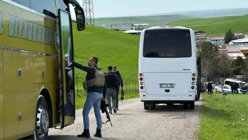 Diyarbakır’da muhtarlık kavgası: 1 ölü, 11 yaralı Diyarbakır’da muhtarlık kavgası: 1 ölü, 11 yaralı