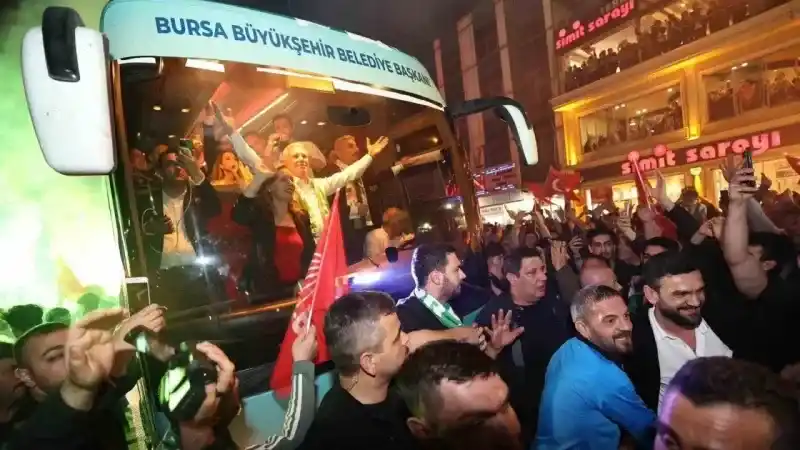 Bursa Büyükşehir’de yüzde 47,60 ile Bozbey, 6 ilçede CHP, 9 ilçede AK Parti, 2 ilçede İYİ Parti ipi göğüsledi