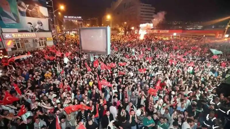 Bursa Büyükşehir’de yüzde 47,60 ile Bozbey, 6 ilçede CHP, 9 ilçede AK Parti, 2 ilçede İYİ Parti ipi göğüsledi