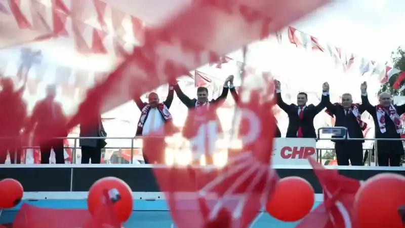 İzmir’in 25 ilçesine yeni başkan