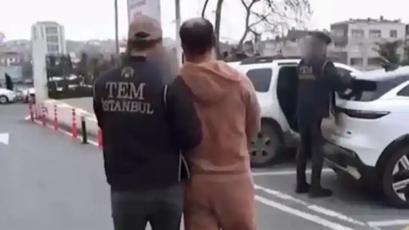 Terör saldırısı için hazırlık yapan 2 DEAŞ’lı, İstanbul’da jandarma ve polis kıyafetiyle yakalandı