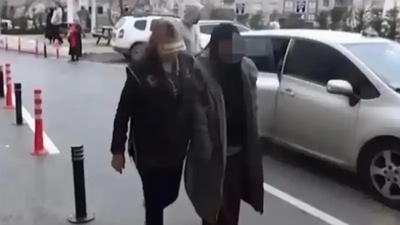 Terör saldırısı için hazırlık yapan 2 DEAŞ’lı, İstanbul’da jandarma ve polis kıyafetiyle yakalandı