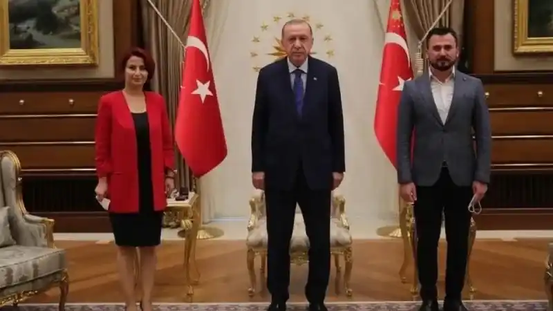 Kendisi İzmir’de, kocası da Isparta’da seçimi kaybetti