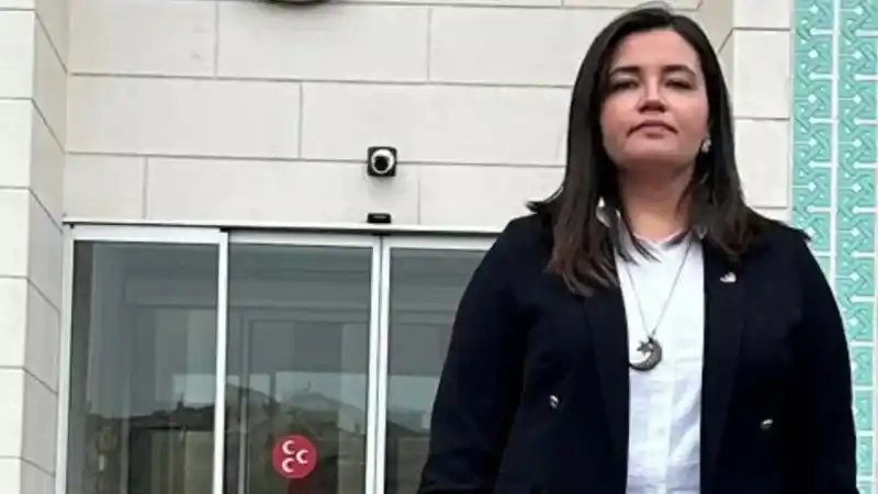 Simav’ın ilk kadın Belediye Başkanı Kübra Tekel Aktulun