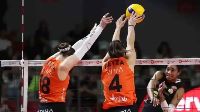 Eczacıbaşı Dynavit, play-off yarı final etabında avantajı kaptı