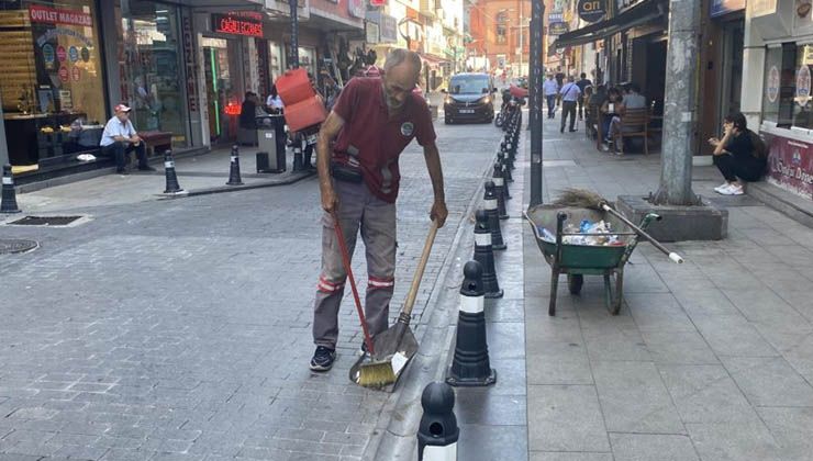 Temizlik işçisinden göz yaşartan hareket! Maaşıyla dört öğrenciye burs veriyor