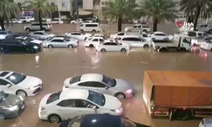 Mekke ve Medine’de şiddetli yağış