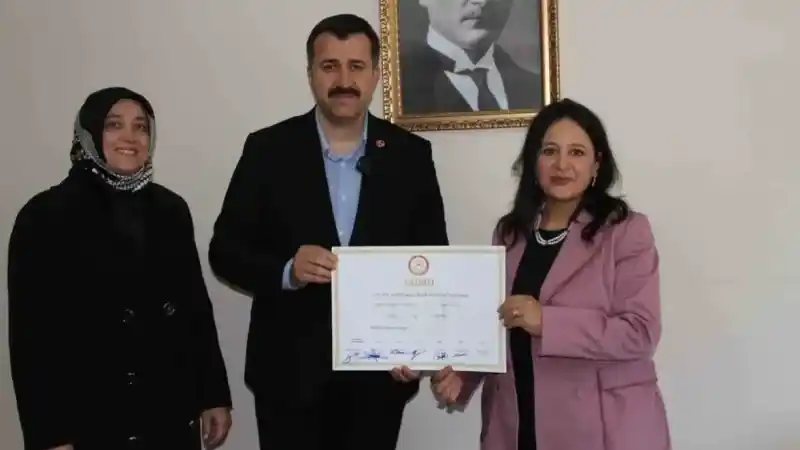 Mazbatasını alan MHP’li Başkan Ahmet Ayhan Kayaoğlu göreve başladı