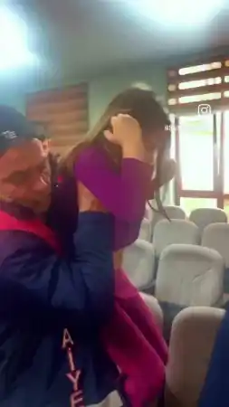 Katlanır koltuk arasına sıkıştı