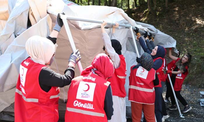 Kızılay kadın afet gönüllüleri yetişiyor