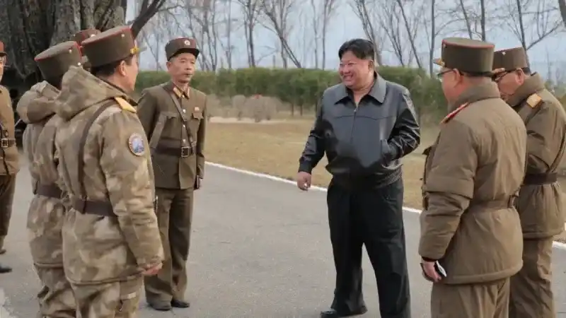 Kuzey Kore’nin hipersonik savaş başlığı taşıyan yeni balistik füzesi başarıyla denendi