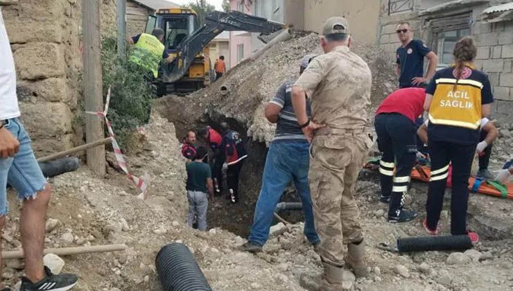 Erzincan’da göçük! 1 işçi kurtarılmaya çalışılıyor