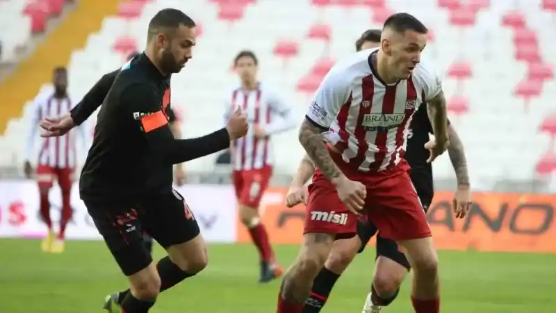 Sivasspor son dakikada 3 puanı kazandı