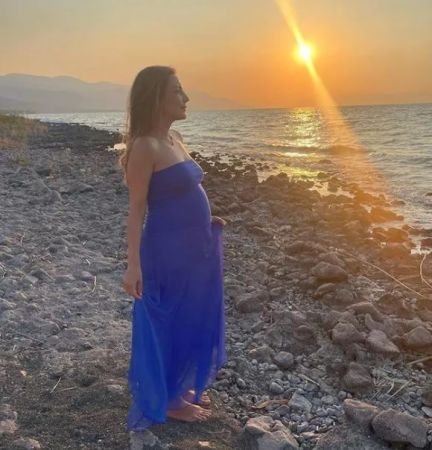 Burcu Kara’dan hamilelik pozu… Bebek göründü