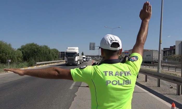 43 ilin geçiş güzergahında sıkı denetim: Otobüs, tır, kamyon tek tek durduruldu