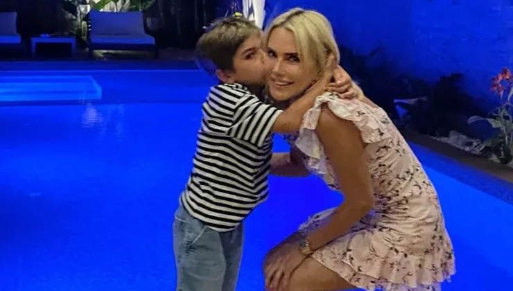 Ece Erken’in bakıcı isyanı: “Çevremdeki birçok kişi dolarla maaş veriyor”