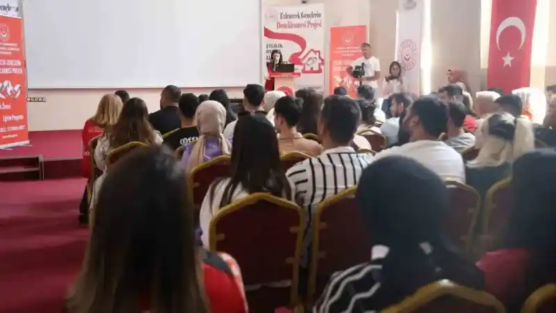 Evlilik kredisine başvuran 2 bin 321 çiftten 141’inin eğitimleri başladı