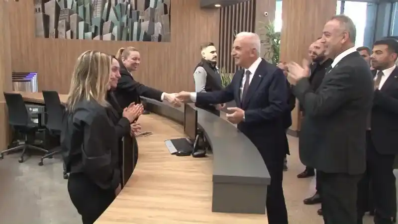 Ümraniye Belediye Başkanı İsmet Yıldırım mazbatasını aldı